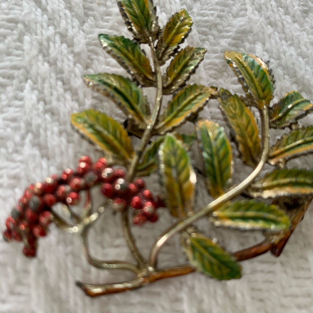 Vintage Green Leaf  Brooch with Red Berries